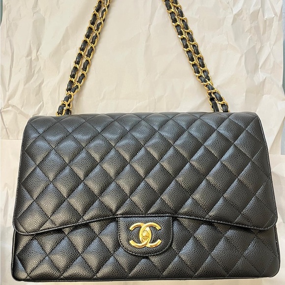 Host pick 🎉🎉 jumboChanel caviar gorgeous in new condition  🎉🎉 - Picture 10 of 16